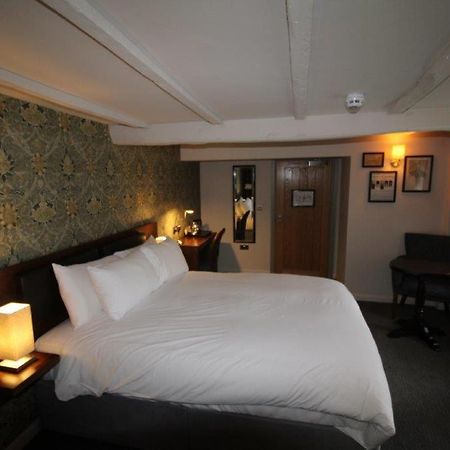 Rooms @ The Dolau Inn Нюкий Екстериор снимка