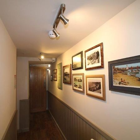 Rooms @ The Dolau Inn Нюкий Екстериор снимка