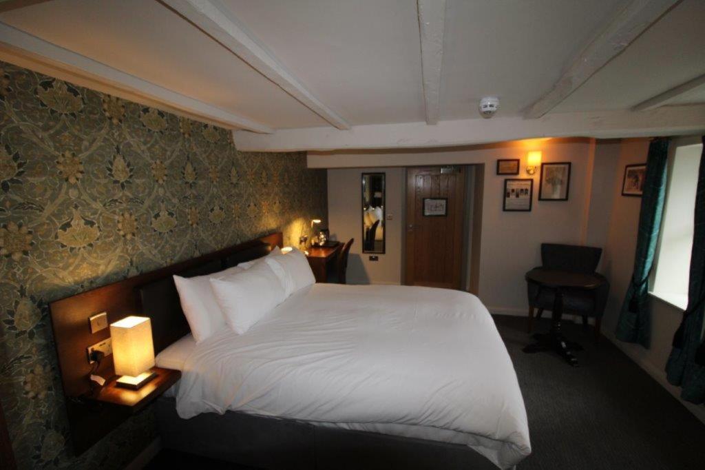 Rooms @ The Dolau Inn Нюкий Екстериор снимка